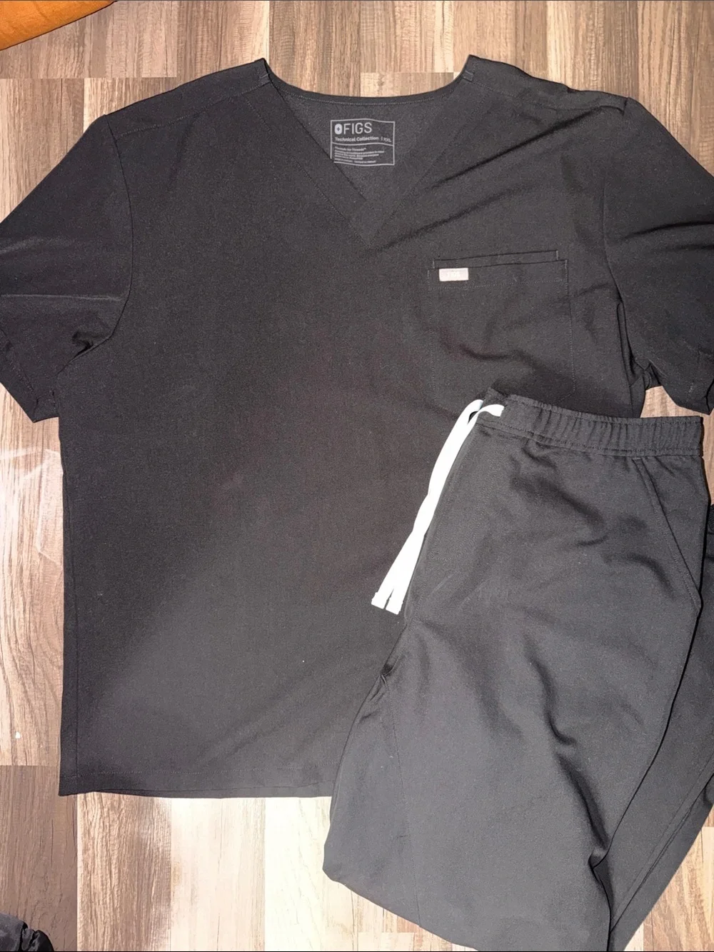 Figs Men’s Black Scrub Top and Pants Set